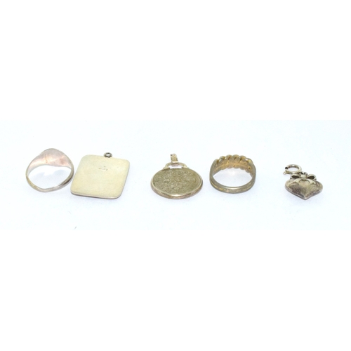 150 - Mixed silver jewellery to include rings and pendants