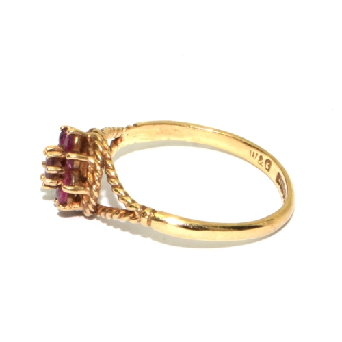 216 - 9ct gold ladies vintage Ruby cluster ring size Q