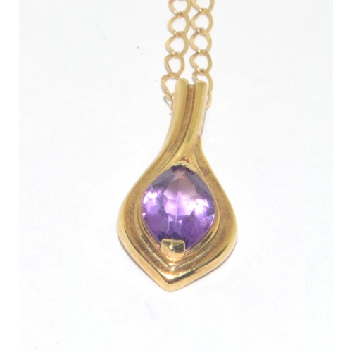 243 - 9ct gold ladies Amethyst pendant necklace on a 9ct gold chain of 44cm