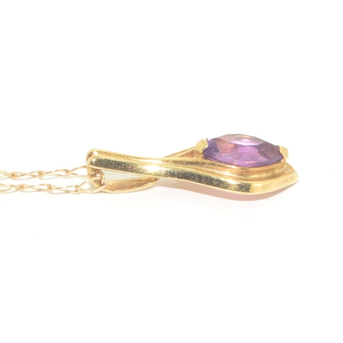 243 - 9ct gold ladies Amethyst pendant necklace on a 9ct gold chain of 44cm