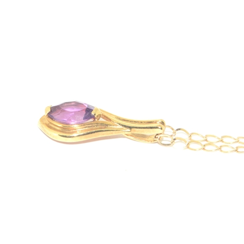 243 - 9ct gold ladies Amethyst pendant necklace on a 9ct gold chain of 44cm