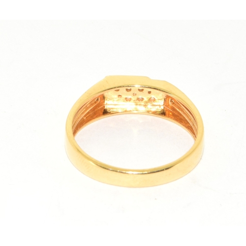 316 - 18ct gold gents Diamond signet ring of approx 25 points looks unworn size T