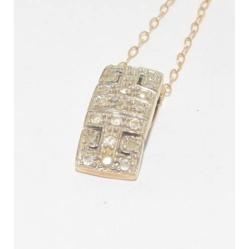 323 - 9ct gold Diamond pendant set on a 9ct gold chain of 40cm