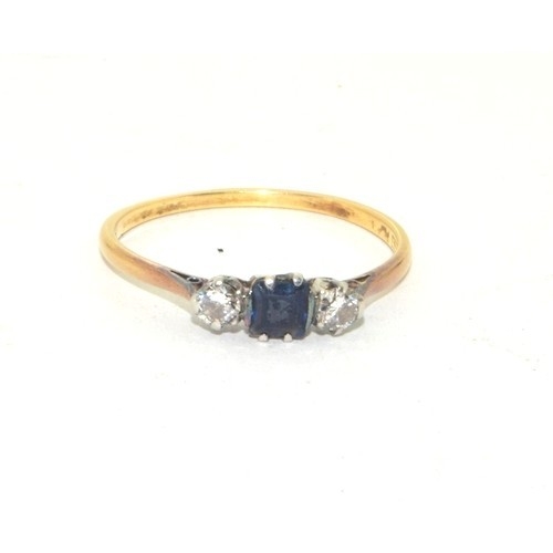 261 - 18ct gold ladies 3 stone Diamond and Sapphire ring size T