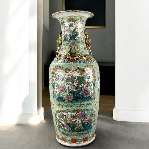 51 - A large Chinese porcelain Famille Verte floor vase.Qing dynasty, 19th century.Turquoise ground, fine... 