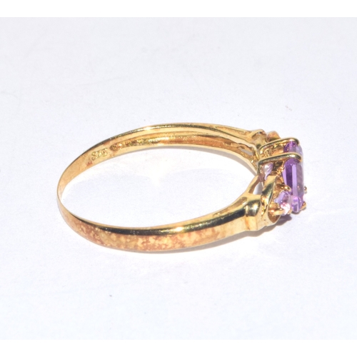 286 - 9ct gold ladies Amethyst vintage triple stone ring size O