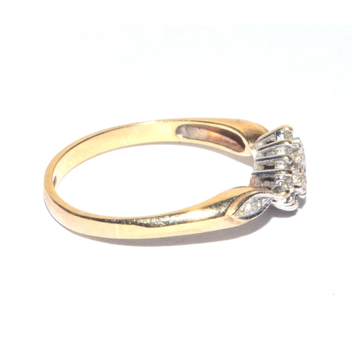 306 - 9ct gold ladies Diamond cluster ring size P