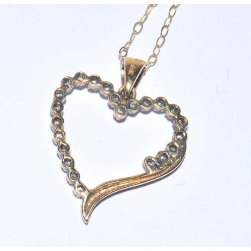 323 - 9ct gold Diamond Heart shape pendant necklace on a 9ct gold chain of 40cm 