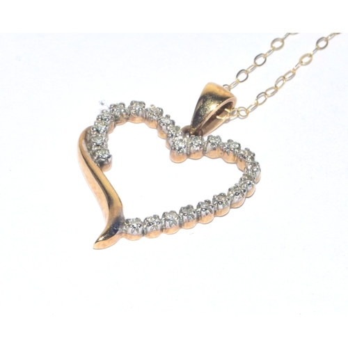 323 - 9ct gold Diamond Heart shape pendant necklace on a 9ct gold chain of 40cm 