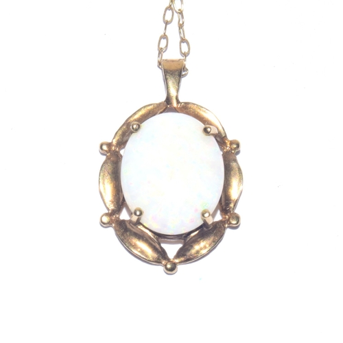 40 - 9ct gold Opal pendant necklace on a 40cm 9ct gold chain