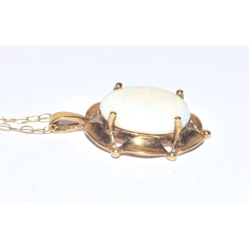 40 - 9ct gold Opal pendant necklace on a 40cm 9ct gold chain