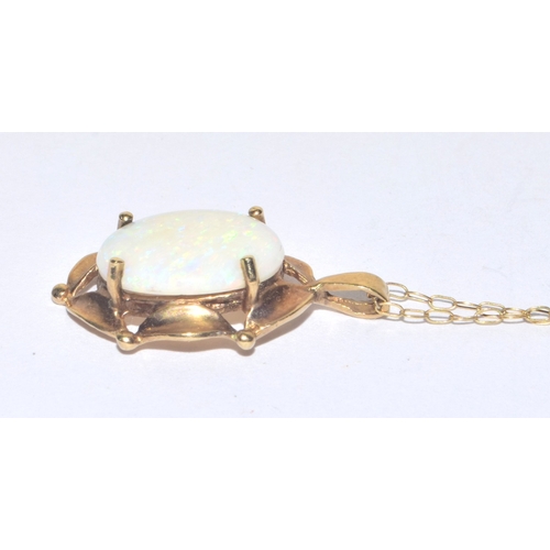 40 - 9ct gold Opal pendant necklace on a 40cm 9ct gold chain