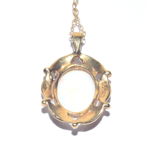 40 - 9ct gold Opal pendant necklace on a 40cm 9ct gold chain