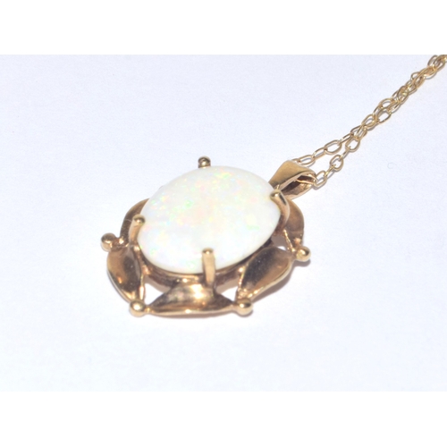 40 - 9ct gold Opal pendant necklace on a 40cm 9ct gold chain