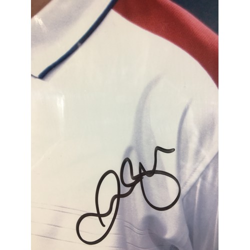 316 - Football - Large signed David Beckham, England Captain 2003 – 2005, Photo-print.