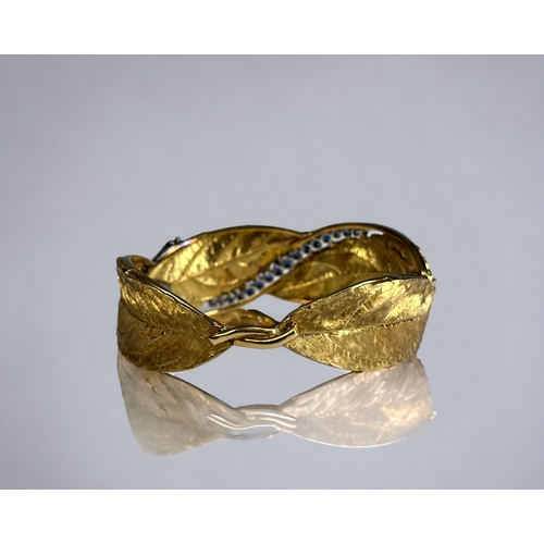 200 - A FINE QUALITY 18 CARAT GOLD & SAPPHIRE BRACELET. By Christopher Milton Stevens, Bespoke Jewelle... 