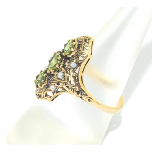 149 - 9ct gold ladies Victorian style Peridot dress ring size O