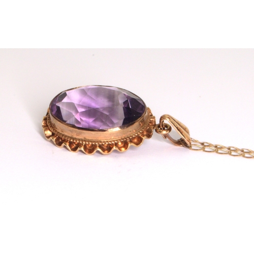 198 - 9ct gold Amethyst pendant necklace on a 9ct gold chain of 44cm long 3.9grams