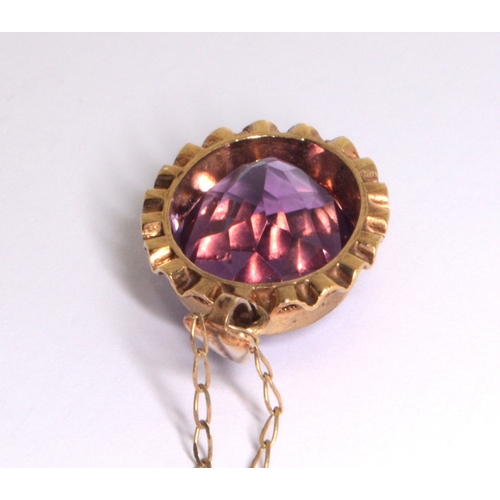 198 - 9ct gold Amethyst pendant necklace on a 9ct gold chain of 44cm long 3.9grams