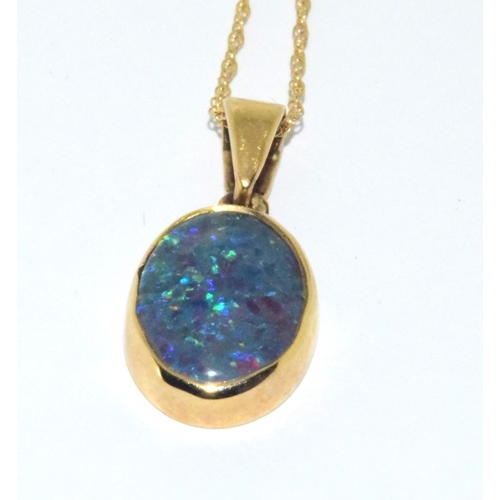 88 - 9ct gold Opal oval pendant necklace on a 9ct gold chain of 44cm long