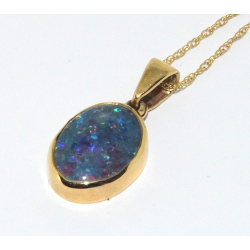 88 - 9ct gold Opal oval pendant necklace on a 9ct gold chain of 44cm long