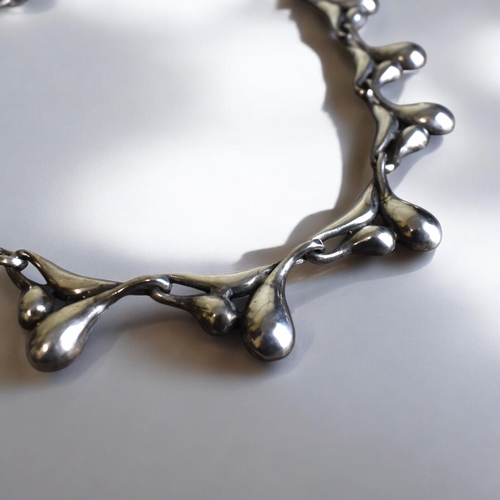 205 - A Sterling silver ladies necklace.Marked 'Gumus7' & 925.Length - 49cmWight - approx 60g... 