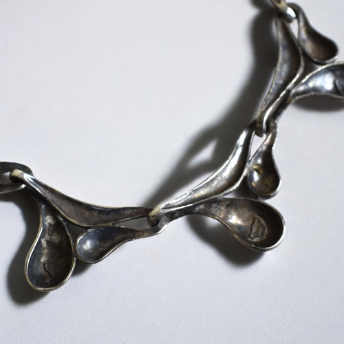 205 - A Sterling silver ladies necklace.Marked 'Gumus7' & 925.Length - 49cmWight - approx 60g... 