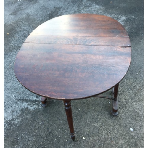 369 - Victorian Sutherland Oak Gate Leg Oval table.H 72cm x W 113cm (open) 15cm (Closed) x D 81.5cm