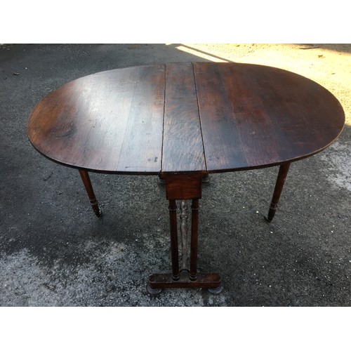 369 - Victorian Sutherland Oak Gate Leg Oval table.H 72cm x W 113cm (open) 15cm (Closed) x D 81.5cm