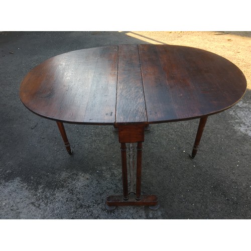 369 - Victorian Sutherland Oak Gate Leg Oval table.H 72cm x W 113cm (open) 15cm (Closed) x D 81.5cm