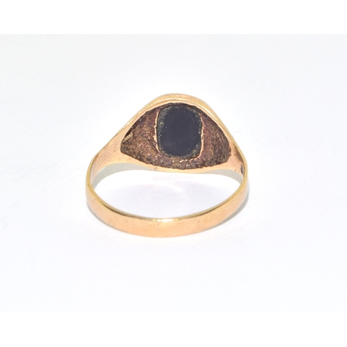 305 - 9ct gold gents Jet stone signet ring size M