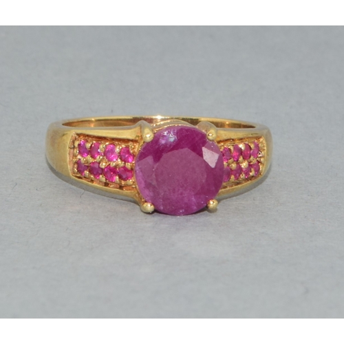 41 - 9ct gold ladies Ruby solitaire ring with accent Rubies to the shoulders size P 3.5gram