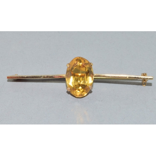 44 - Vintage 9ct gold bar brooch set with a large single Amber stone in its fitted vintage box 3.89grams