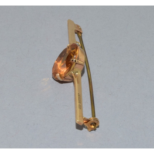 44 - Vintage 9ct gold bar brooch set with a large single Amber stone in its fitted vintage box 3.89grams