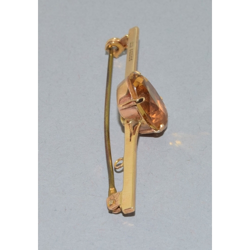 44 - Vintage 9ct gold bar brooch set with a large single Amber stone in its fitted vintage box 3.89grams