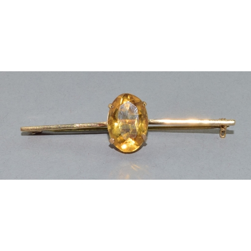 44 - Vintage 9ct gold bar brooch set with a large single Amber stone in its fitted vintage box 3.89grams