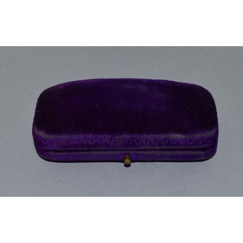 44 - Vintage 9ct gold bar brooch set with a large single Amber stone in its fitted vintage box 3.89grams