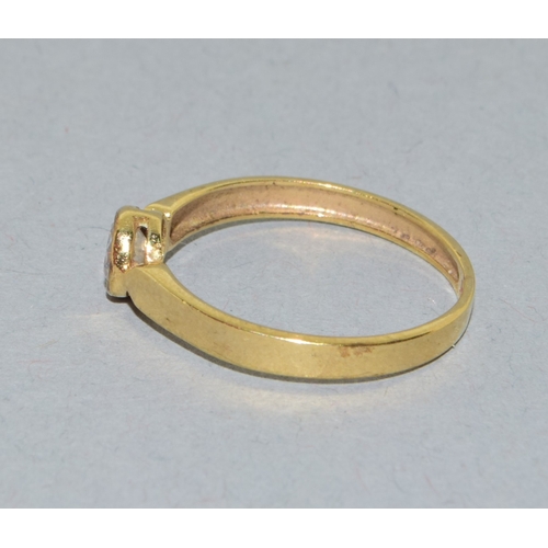 40 - 9ct gold solitaire ring size J