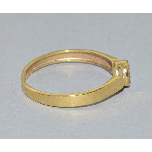 40 - 9ct gold solitaire ring size J