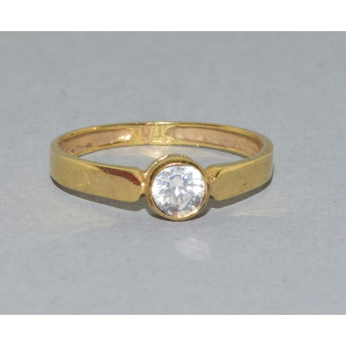40 - 9ct gold solitaire ring size J