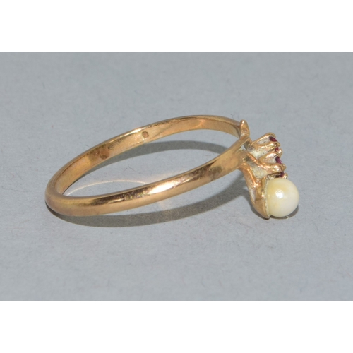 21 - 9ct gold ladies Ruby and Pearl twist ring size P