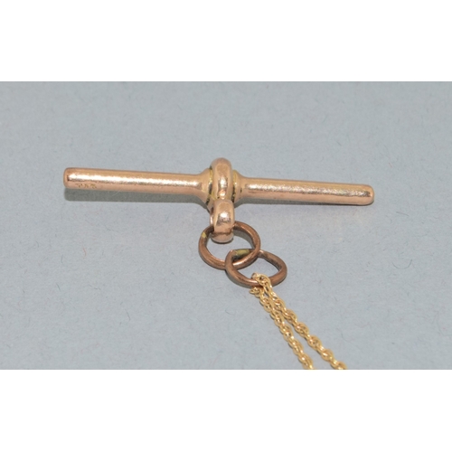 42 - 9ct gold T-bar pendant necklace 3.7grams and 40cm long