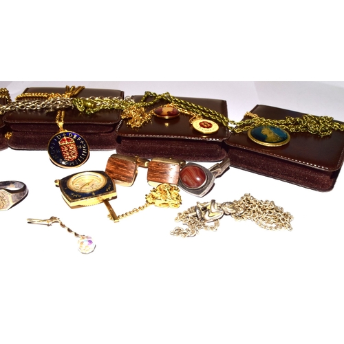 25 - Mixed costume and other Jewellery items to include gold and silver rings