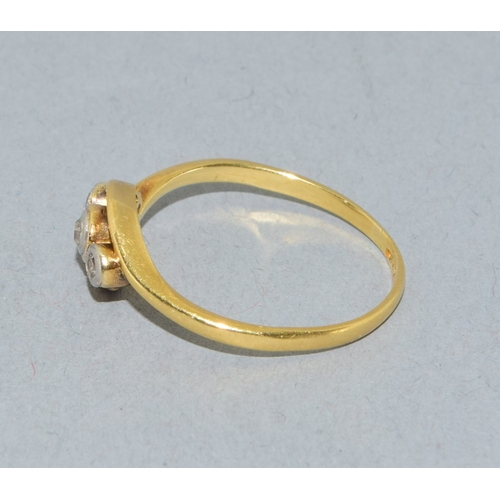 25 - 18ct gold ladies vintage Diamond trilogy ring size M