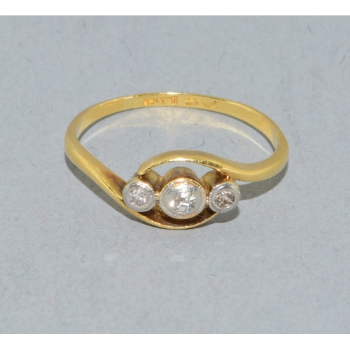 25 - 18ct gold ladies vintage Diamond trilogy ring size M