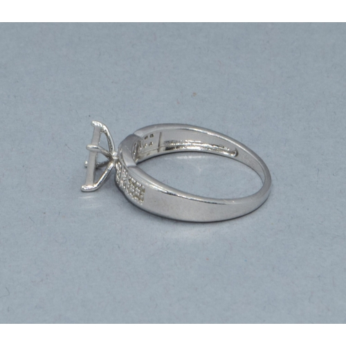 52 - 925 silver square face ring with accent diamond face and shoulders size P