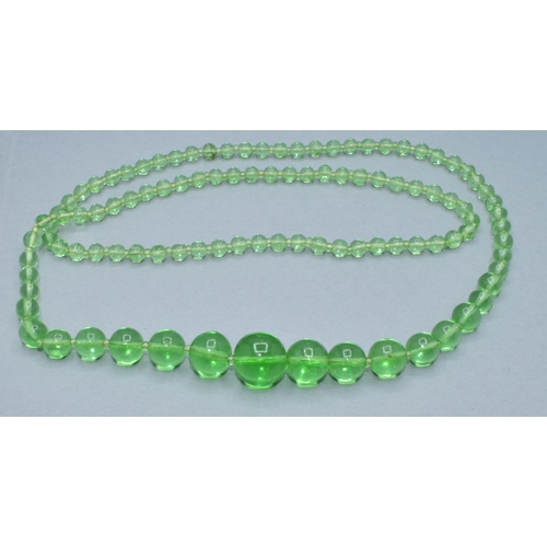 15 - Vintage Uranium graduated bead necklace (glows in the UV light) 70cm long