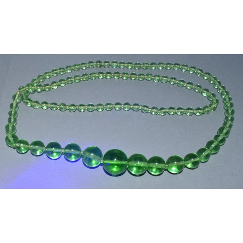 15 - Vintage Uranium graduated bead necklace (glows in the UV light) 70cm long