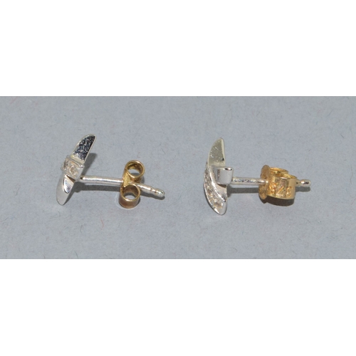 52 - 9ct gold Diamond cross over earrings 7mm square&nbsp;