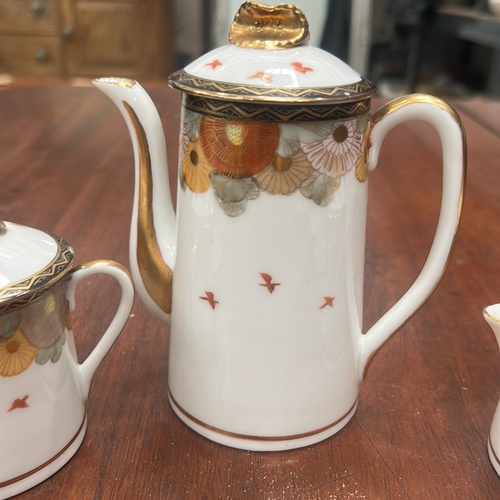 19 - Early 20th-century Kutani-style porcelain coffee service, hand-enameled with gilt chrysanthemum band... 